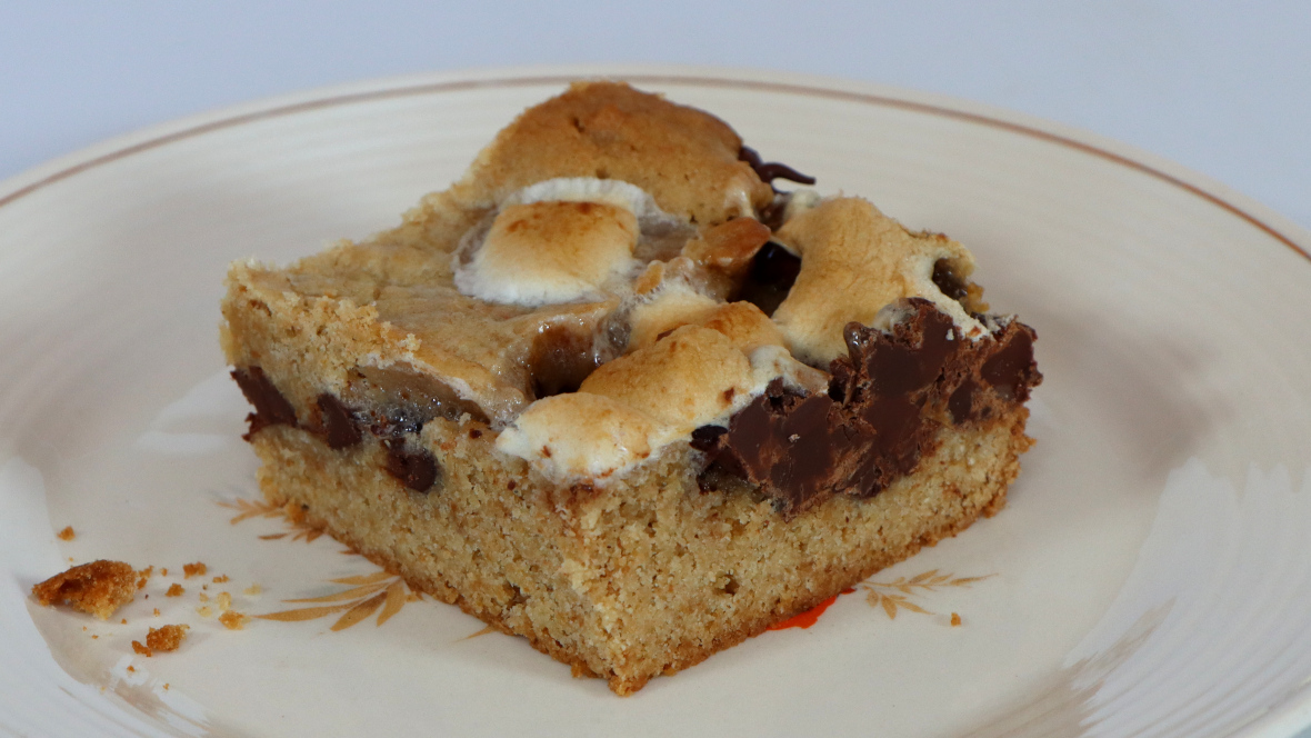 S'mores Cookie Bars